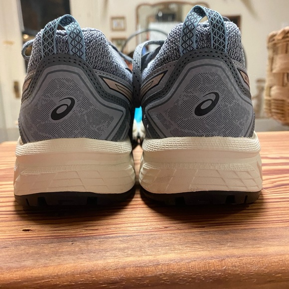 NWT Never worn Asics sneakers - Picture 2 of 4